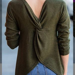 🌹Amaryllis Olive Twist- Back Fleece Top